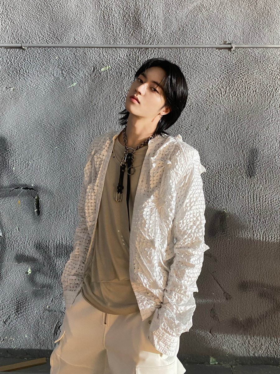 ‘KING KONG’ M/V Behind #1

네가 원한대로 올라 꼭짓점🔝 

🎬 youtu.be/RiLdxgHYzU8
🎧 TREASURE.lnk.to/KINGKONG

#TREASURE #트레저
#JUNKYU #준규 #YOSHI #요시 
#PARKJEONGWOO #박정우 #HARUTO #하루토 
#KINGKONG