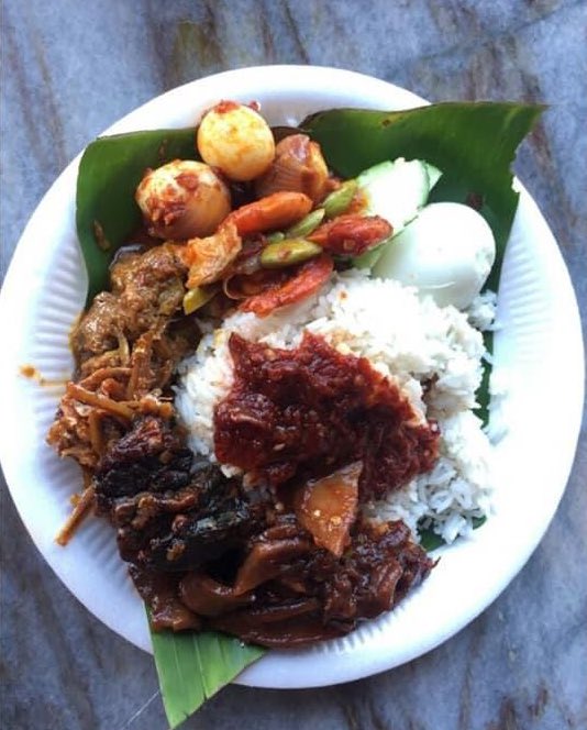 @rinmansor Nasi Lemak Ishak Seksyen 4 Bandar Baru Bangi. Not KL, but worth the trip because its so good!