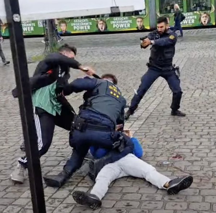 disclosetv's tweet image. UPDATE - Stürzenberger undergoes emergency surgery, and a stabbed police officer suffered life-threatening injuries.