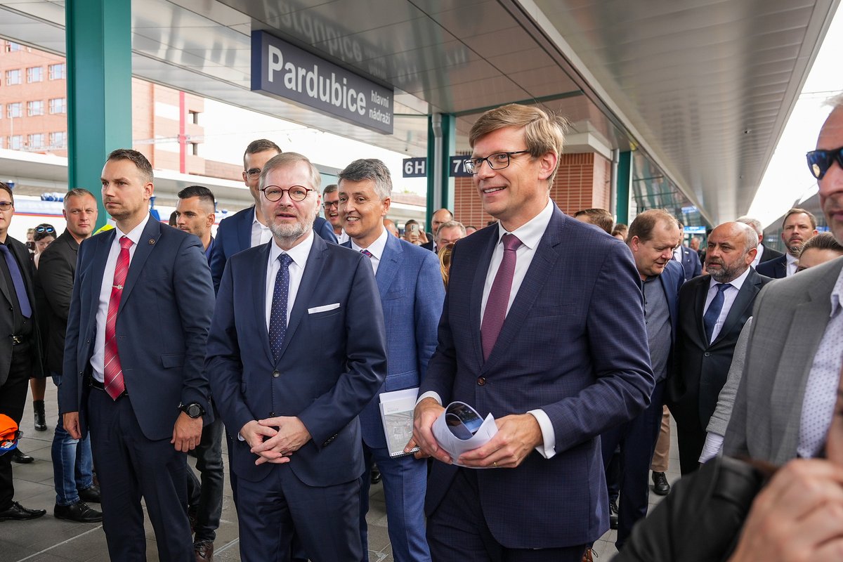 @ZEK_Praha @P_Fiala @makupka @Spravazeleznic @MestoPardubice @strakovka 🚨Inauguration alert - #Pardubice #railway junction

Way to go for one of our great #EU #CEFTransport projects on the #Praha to #Brno railway corridor in #Czechia. 🇪🇺🚆🇨🇿

Find out more on our info sheet
👇👇👇
europa.eu/!R4N4Tq

#TadyPomaháEU #EUGreenDeal