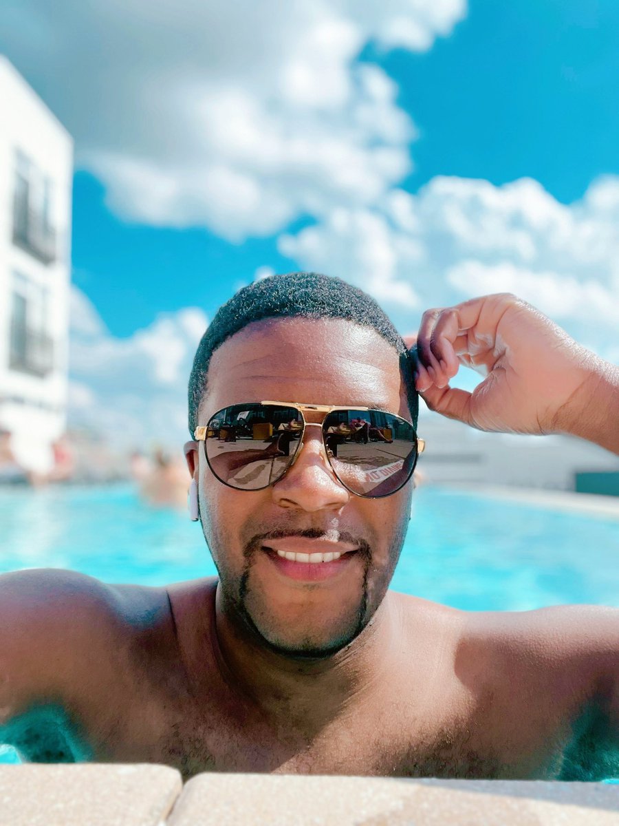 JeremyJenkinsTV's tweet image. 🌧️🤔 Debating if I should take another dip in the pool before the rain hits this weekend. What do you think? 🏊‍♀️ Should I make the most of the sunshine while it lasts, or is it better to stay dry and cozy indoors? #PoolDays #RainyWeekend #DecisionsDecisions