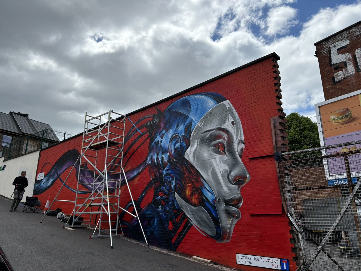 morefluids's tweet photo. Cycle ride around #Bristol. It simply is the best city. And I’m going to call Bedminster & Southville as the most vibrant of all #Upfest https://t.co/MhVbTM0Cy6