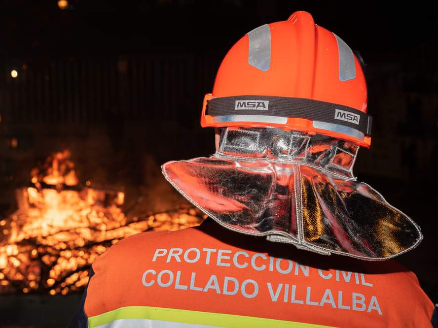 ℹ️ El @AyuntamientoCV refuerza la formación y papel de Protección Civil en la prevención y extinción de incendios forestales.

Puedes leer la noticia completa en el siguiente enlace: colladovillalba.es/-/el-ayuntamie…

#0Incendios
#IIFF 🔥