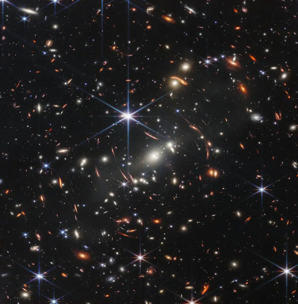 Imagen NIRCam @NASAWebb del cúmulo SMACS 0723, en la que se aprecian miles de galaxias. Créditos imagen: @STSCI / @NASA