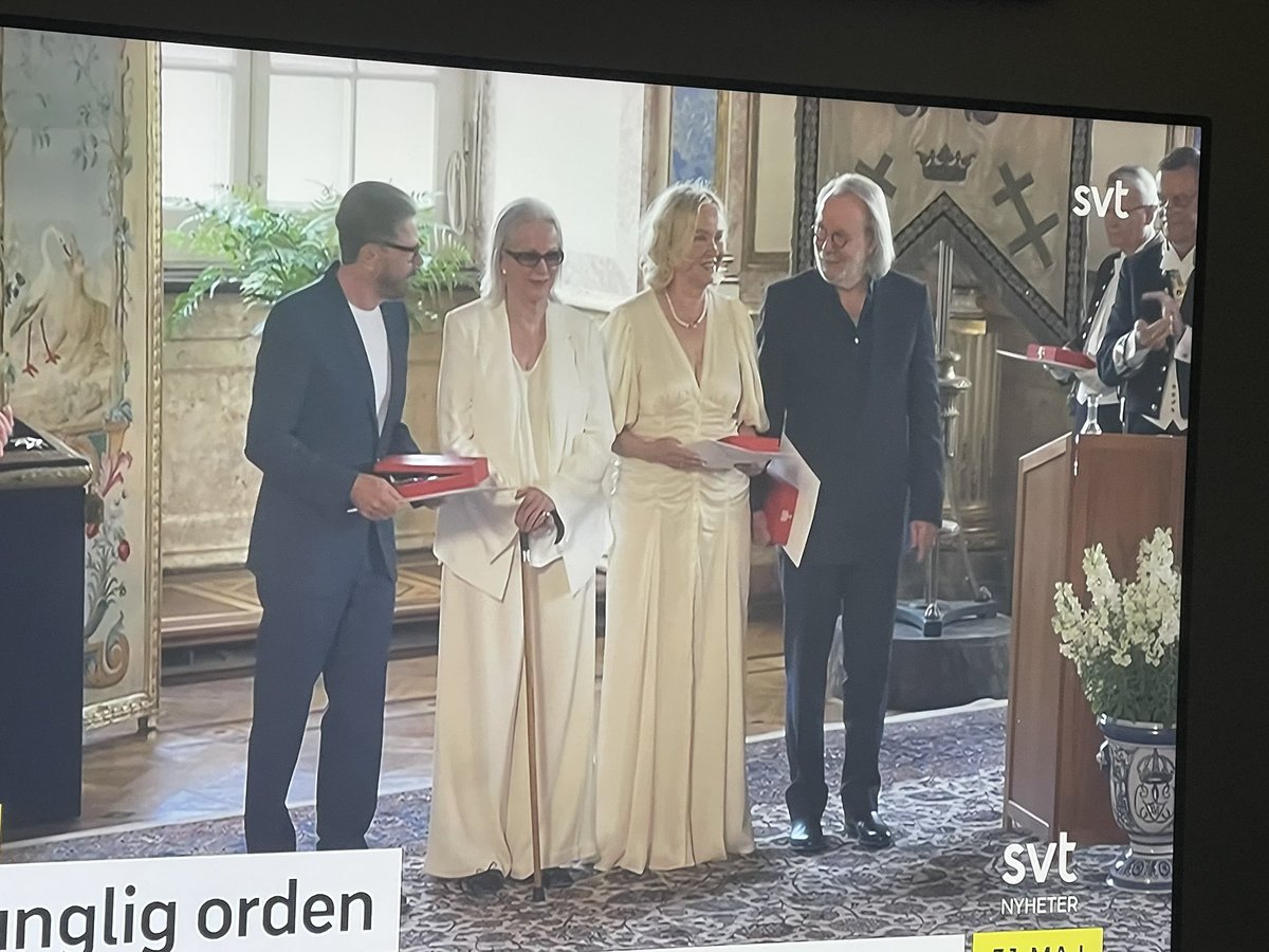 KeepAnEyeOnDan_'s tweet photo. So wonderful to see them together again! @ABBA #ABBA https://t.co/DBzBbMTBVn