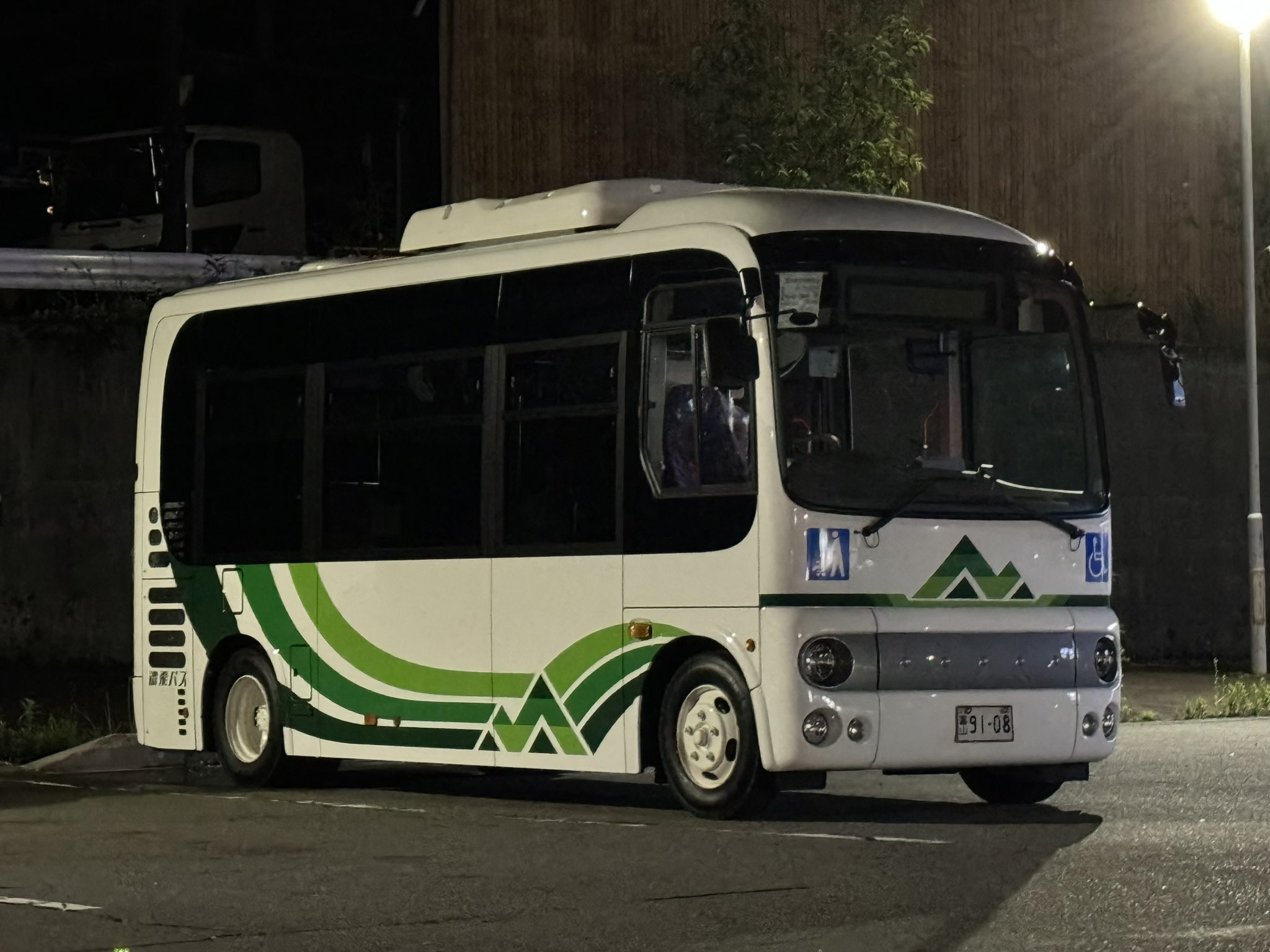 GO6IPqlaYAAPnlY.jpg