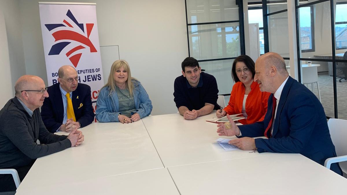 BoardofDeputies's tweet photo. Today we say farewell to our leadership team: President Marie van der Zyl, SVP David Mendoza-Wolfson, VPs Amanda Bowman &amp; Edwin Shuker, and Treasurer Michael Ziff. We thank them for their huge efforts over years as volunteers and wish them every success for the future. https://t.co/aNz9ApVZMs
