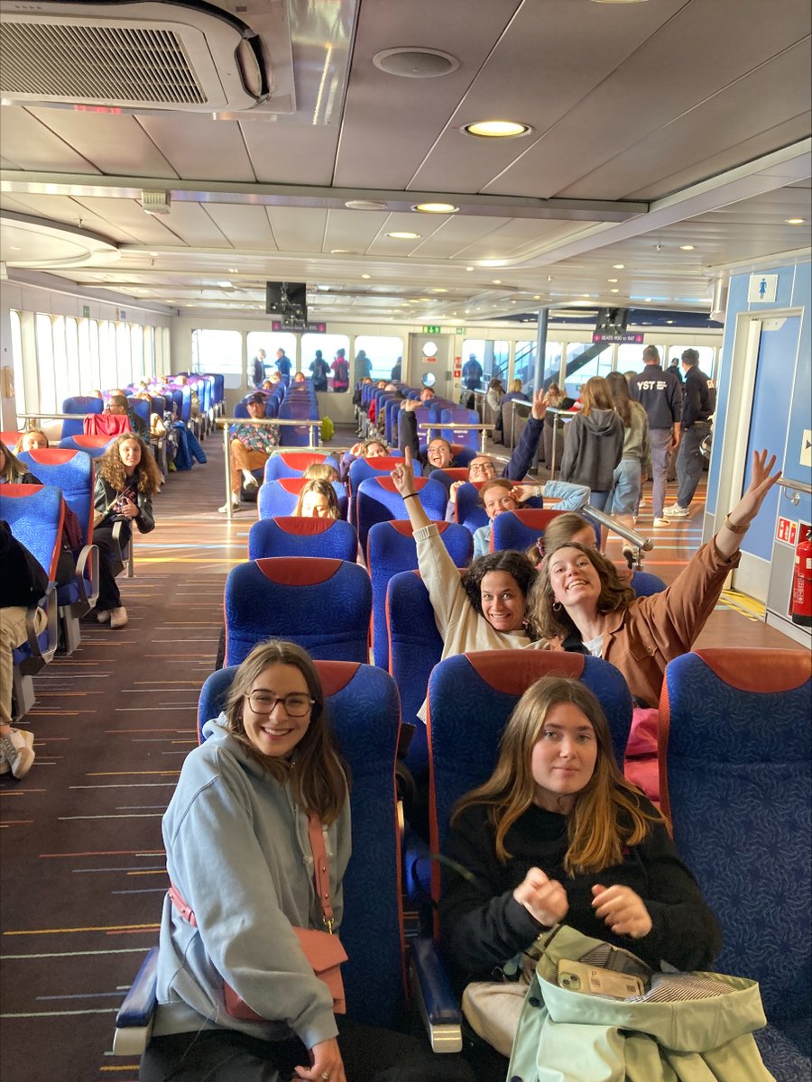 IFPEK_Rennes's tweet photo. [ACTU] Aujourd'hui se tient la première conférence, organisée et animée 🧑‍🏫 conjointement par des étudiants et formateurs de l'IFPEK avec les Services d'Ergothérapie de Jersey, du General Hospital.

#echange #international #jersey #rennes #ifpek #generalhospital #rencontre https://t.co/wkAhyuAkOt