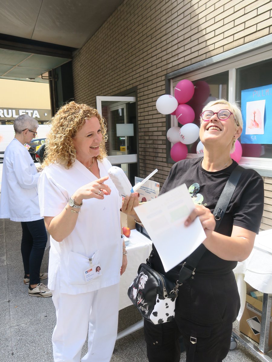BSABadalona's tweet photo. Avui hem celebrat el #DiaMundialsenseTabac amb taules a #HospitalMunicipalBadalona i als nostres CAP. 

Hem parlat dels beneficis de deixar de fumar i els mètodes per aconseguir-ho.

I hem canviat cigarretes 🚬 per pomes 🍎.

Fotos: https://t.co/4eQfkmpAbT

#SumaSalut #ssfcat24 https://t.co/Erzt9Z3jle