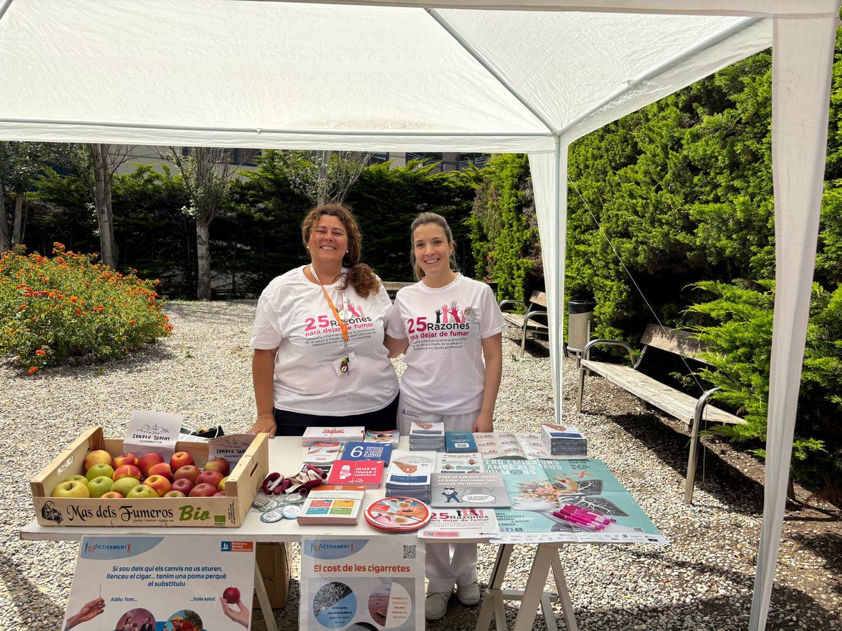 Avui hem celebrat el #DiaMundialsenseTabac amb taules a #HospitalMunicipalBadalona i als nostres CAP. 

Hem parlat dels beneficis de deixar de fumar i els mètodes per aconseguir-ho.

I hem canviat cigarretes 🚬 per pomes 🍎.

Fotos: bit.ly/DMST24

#SumaSalut #ssfcat24
