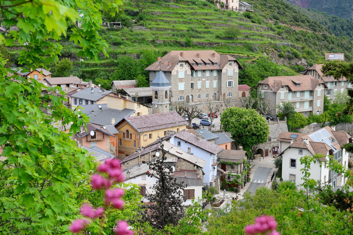 explorenca's tweet photo. [Escapade à Nice Côte d'Azur🌊🏔️]

Chaque semaine, plongez au cœur de la diversité de notre territoire, où mer &amp; montagne se rencontrent pour créer un cadre unique. Prenons la direction du village de #Rimplas situé au cœur du Parc National du Mercantour, à 1h de #Nice06 !

🧵 1/3 https://t.co/iCtWOCTft0