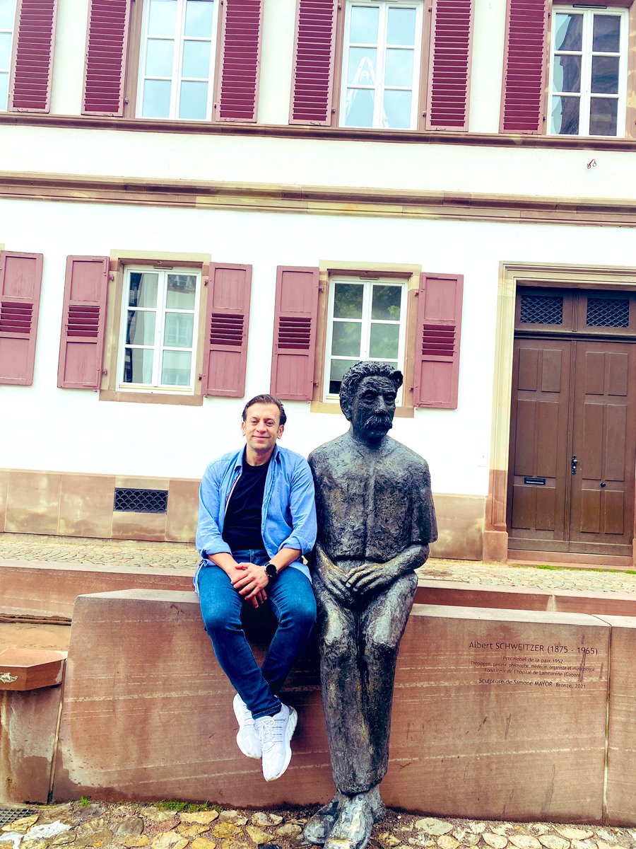 Dünyanın her yerinde senin gibi düşünen birilerini bulman mümkün. Yaşama saygı felsefesiyle iz bırakan Albert Schweitzer’e göre; “İnsan yaşamının amacı topluma hizmet etmek, şefkat göstermek ve başkalarına yardım etmek olmalıdır.”