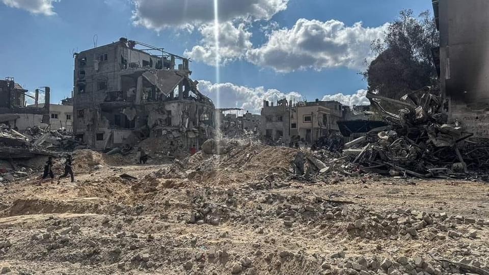 Construir pau implica sovint estar a prop del dolor. Avui hem sabut que les @IDF han destruït el centre Al Asria de Gaza, on @CreartOng feia atenció psicosocial a través de l'art. Tota la nostra solidaritat amb Mohammed, Chené, Carol, Marta i altres usuari*s. Us portem al cor.