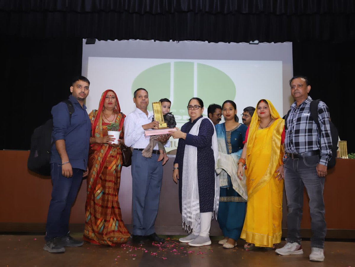 tweetndmc's tweet photo. #NDMC organized a programme where Director (Welfare) honoured the officers &amp; employees for their services who are retiring from New Delhi Municipal Council today. 

#SmartCity https://t.co/NCs1NrWyxs