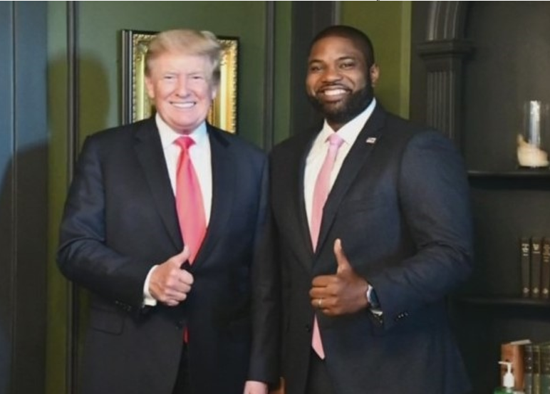 begjani51's tweet photo. FUN FACT:
If Byron Donalds is trump's running mate, and trump wins the election, both the president and the vice president are convicted felons.
#Guilty #Guilty34Counts #LockHimUp #TrumpIsUnfitForOffice https://t.co/bheAzpWxoW