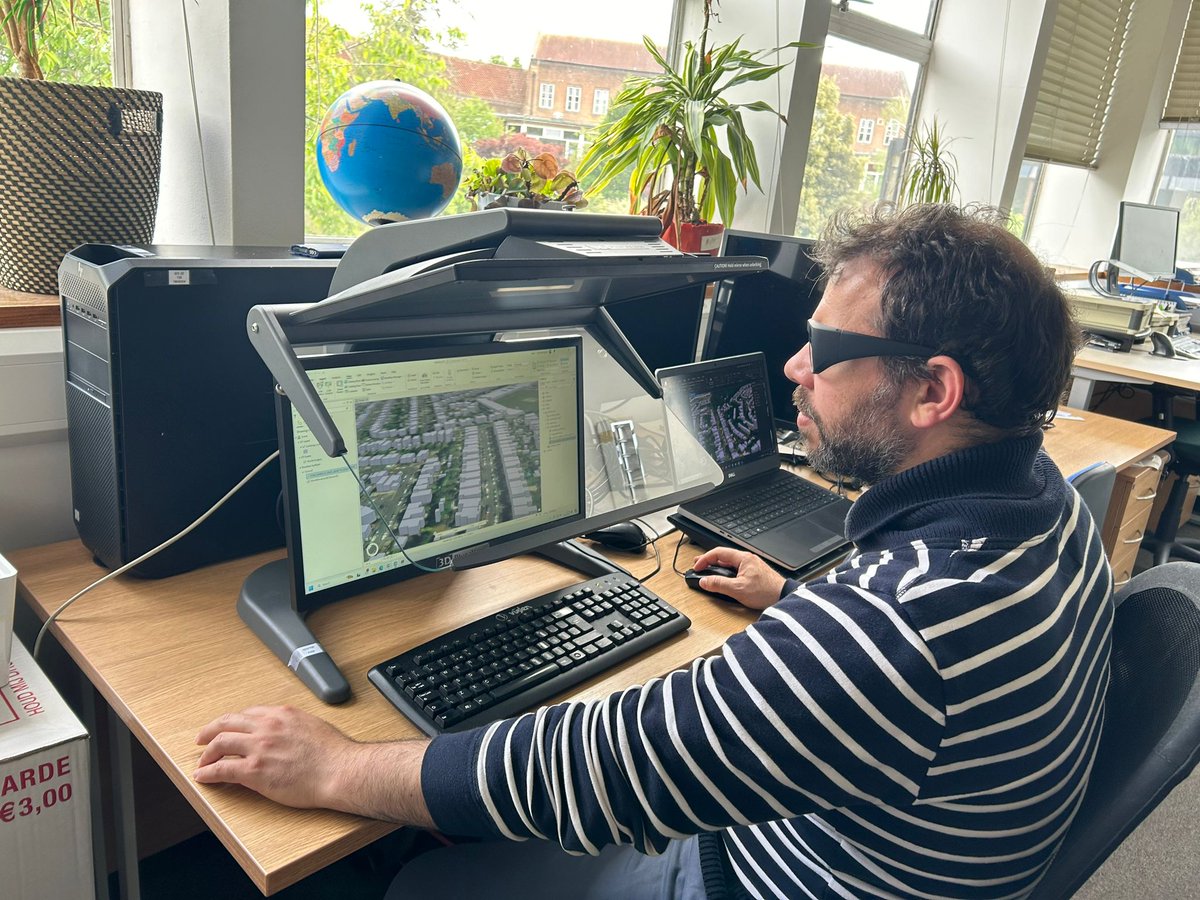 GeoDataTraining's tweet image. Last week in the @GeoDataTraining we had the chance to try the 3D Plural View, a new stereoscopic device provided by @Target_3d. A promising equipment that can be used at different scales and applications from BIM to 3D city modelling!