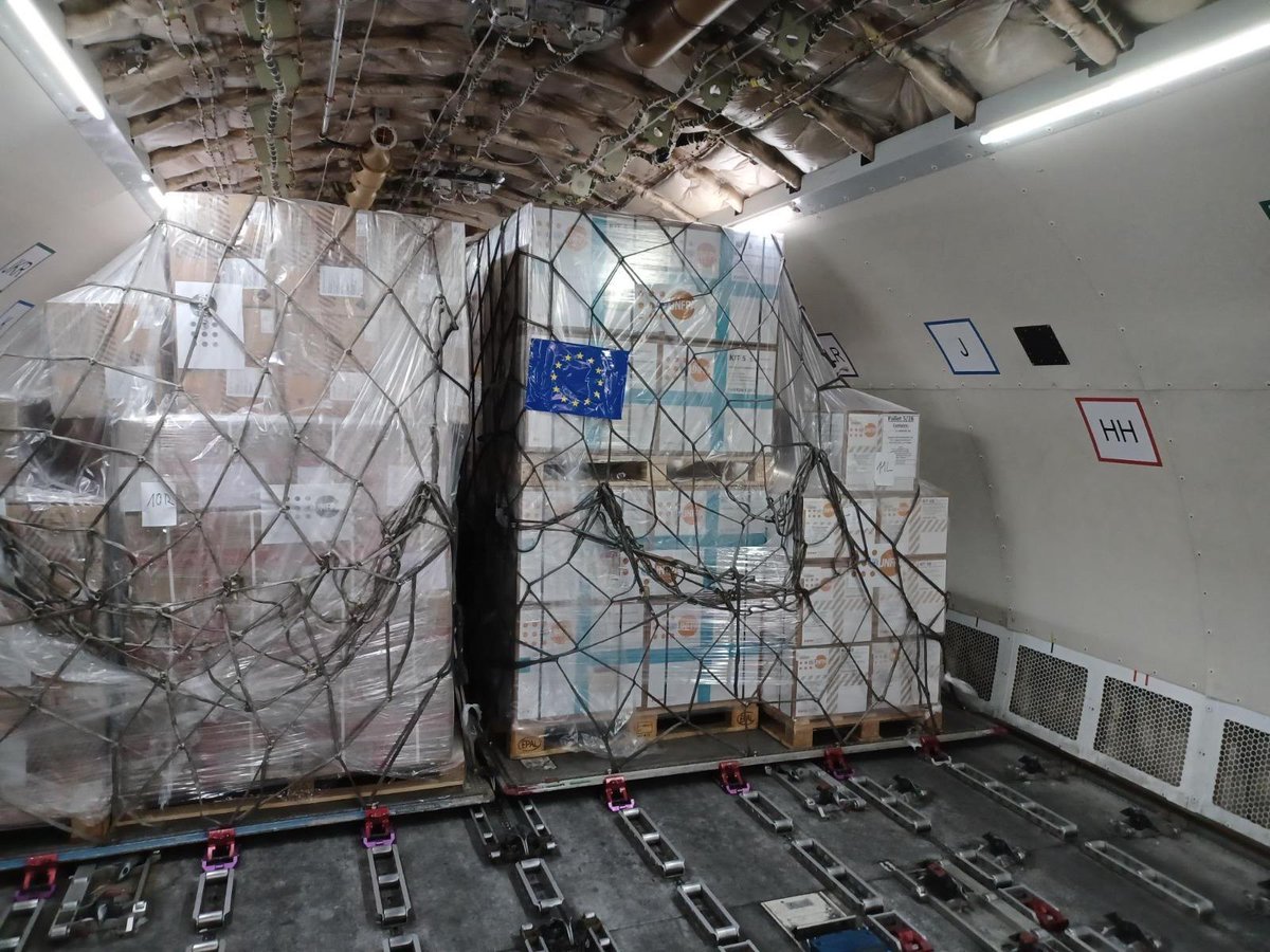 The 53rd 🇪🇺 humanitarian air bridge flight has departed for Al Arish, delivering over 38 tonnes of vital health supplies for Palestinians in #Gaza. We are making the delivery of these essential items possible together with @WHO, @UNFPA, and @IMC_Worldwide.