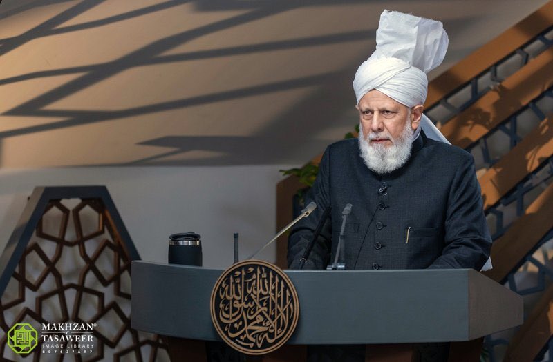 AlHakamWeekly's tweet photo. 📢 LATEST: 𝙋𝙧𝙖𝙮 𝙛𝙤𝙧 𝙋𝙖𝙡𝙚𝙨𝙩𝙞𝙣𝙚, 𝙎𝙪𝙙𝙖𝙣 𝙖𝙣𝙙 𝘼𝙝𝙢𝙖𝙙𝙞𝙨 𝙞𝙣 𝙋𝙖𝙠𝙞𝙨𝙩𝙖𝙣

During his Friday Sermon, delivered on 31 May 2024, Hazrat Mirza Masroor Ahmad, Khalifatul Masih V (aa) said:

“I continuously urge attention towards prayer. Pray especially for the Palestinians. The situation has reached an extreme now. Previously, the United States would say that Rafah was their red line, but now they say it hasn’t yet been crossed. It is unclear what their standards for this ‘red line’ are, and how many more hundreds of thousands they need to kill before any action is taken! May Allah deliver the world from these oppressors and grant relief to the innocent Palestinians. [Amin.]

“Similarly, pray for the people of Sudan. There, their own people are killing each other; Muslims are killing Muslims. May Allah grant them wisdom and save them from His punishment, and may they act upon Allah’s commandments, as they call themselves Muslims. [Amin.]

“Pray for those imprisoned for their faith in Yemen. May Allah create means for their release. [Amin.]

“Pray for the Ahmadis in Pakistan. The situation there fluctuates, and as Eid approaches, the clerics become more active. During these days, may Allah protect every Ahmadi from all forms of evil and quickly facilitate the release of those imprisoned for their faith. [Amin.]”
