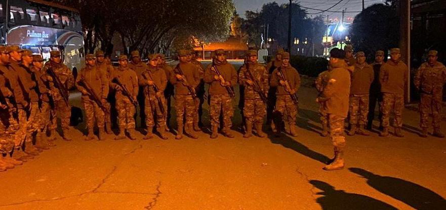 Efectivos del Regimiento de Artillería N°1 "Tacna", se despliegan a la Macrozona Sur, con la finalidad de contribuir a la seguridad de la comunidad de la Región de la #Araucanía.
#EjércitoEnAcción