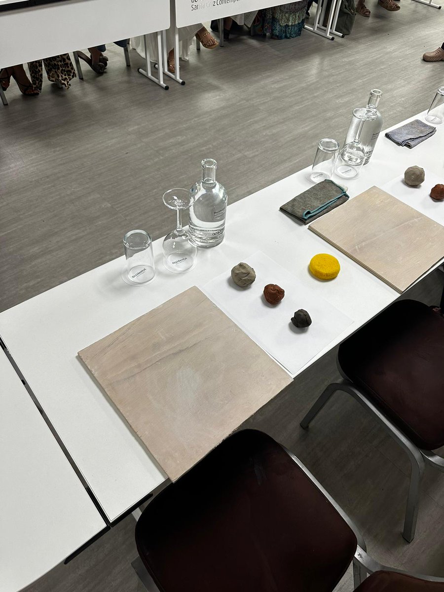 ¡¡No podía haber coincidido mejor el último juernes de este mes de mayo!! ¡¡El Día de Canarias!! 🇮🇨🤩

📸 Plan de juernes en el hotel Occidental Santa Cruz Contemporáneo: cerámica con @silicaestudio y disfrutando del mejor vermut 🥃 @by_abellopez.

#soydejuernes #planazodejuernes