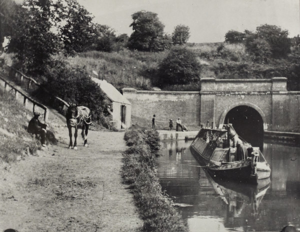 Take a trip back in time for #ThrowbackThursday ⏳ We're visiting Blisworth Tunnel on the Grand Union in the 1920s. Did you know Blisworth Tunnel is wide enough for two narrowboats to pass in opposite directions? 🤔 It’s also the third-longest navigable canal tunnel in the UK!