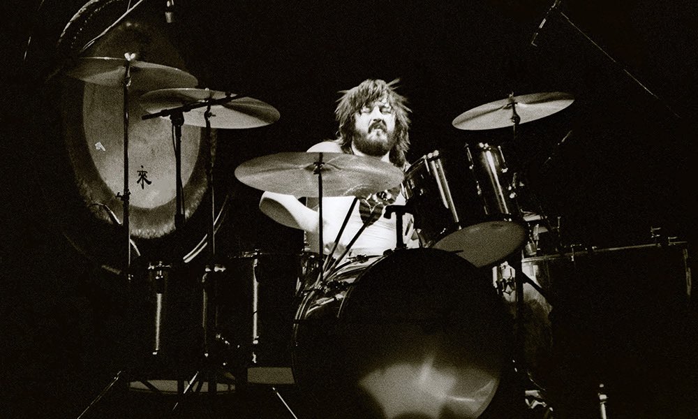 Se conmemora un año más del nacimiento de John “Bonzo” Bonham El 31 de mayo de 1948 nacía en Redditch (Inglaterra): John Henry Bonham Bonzo fue un músico reconocido por haber sido el baterista de la banda de rock Led Zeppelin