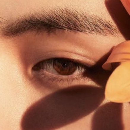 DailylofV's tweet photo. Taehyung’s pretty brown eyes 🤎✨ https://t.co/EQs4aZ1brn