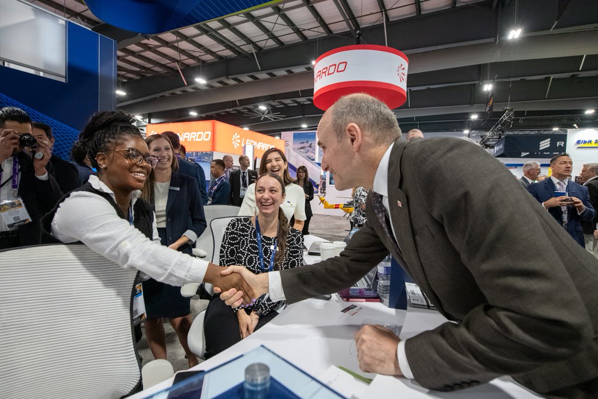 The Honourable Jean-Yves Duclos had the chance to visit and chat with industry experts at #CANSEC2024, Canada’s leading defence, security and technology event. Minister Duclos took this opportunity to highlight Canada’s continued support to the defence and aerospace industry.