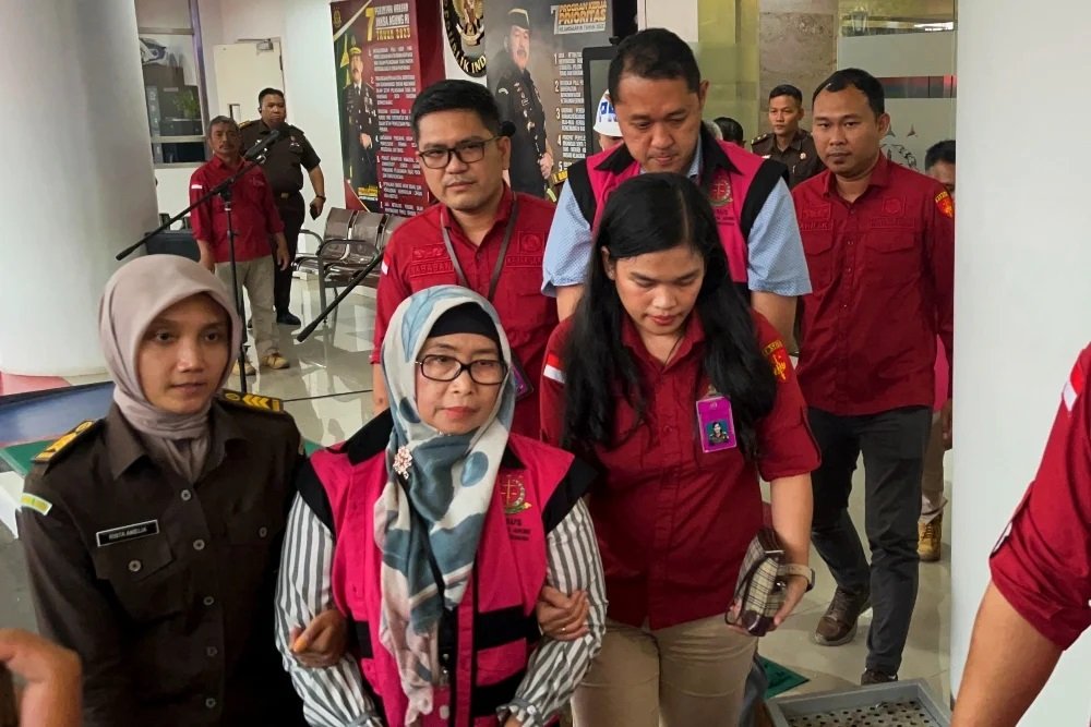 GARA-GARA PENCETAKAN EMAS ANTAM ILEGAL

[Utas]

Emas berlogo LM Antam ilegal beredar sebanyak 109 ton sepanjang 2010-22. Emas2 ini, antara lain, berasal dari Singapura yg diselundupkan dgn bantuan pejabat Bea Cukai.