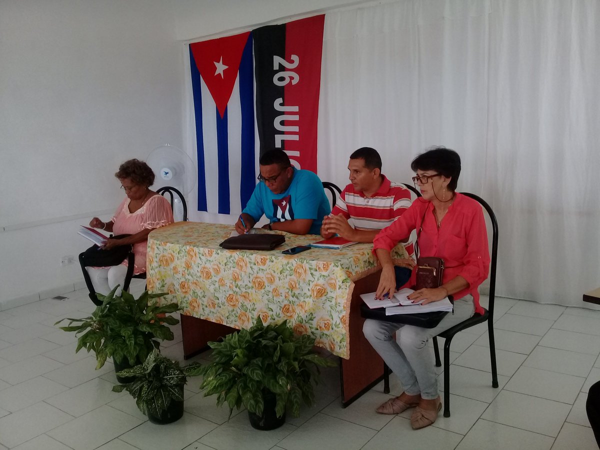 Preside Yoel Pérez García, Primer Secretario del Partido en #Guantánamo encuentros con militantes con disposición de cumplir tareas políticas. Futuras reservas que se prepararán. #Cuba. #JuntosPodemosMás. <a href="/yoeaberob1/">Yoel Perez Garcia</a>