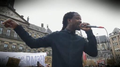 Terwijl Akwasi wegkomt met oproepen tot geweld worden Raisa Blommestijn en Gideon van Meijeren en WEL aan de schandpaal genageld en VERVOLGD.
Het meten met 2 maten is de D66 rechter dus nog niet verleerd.