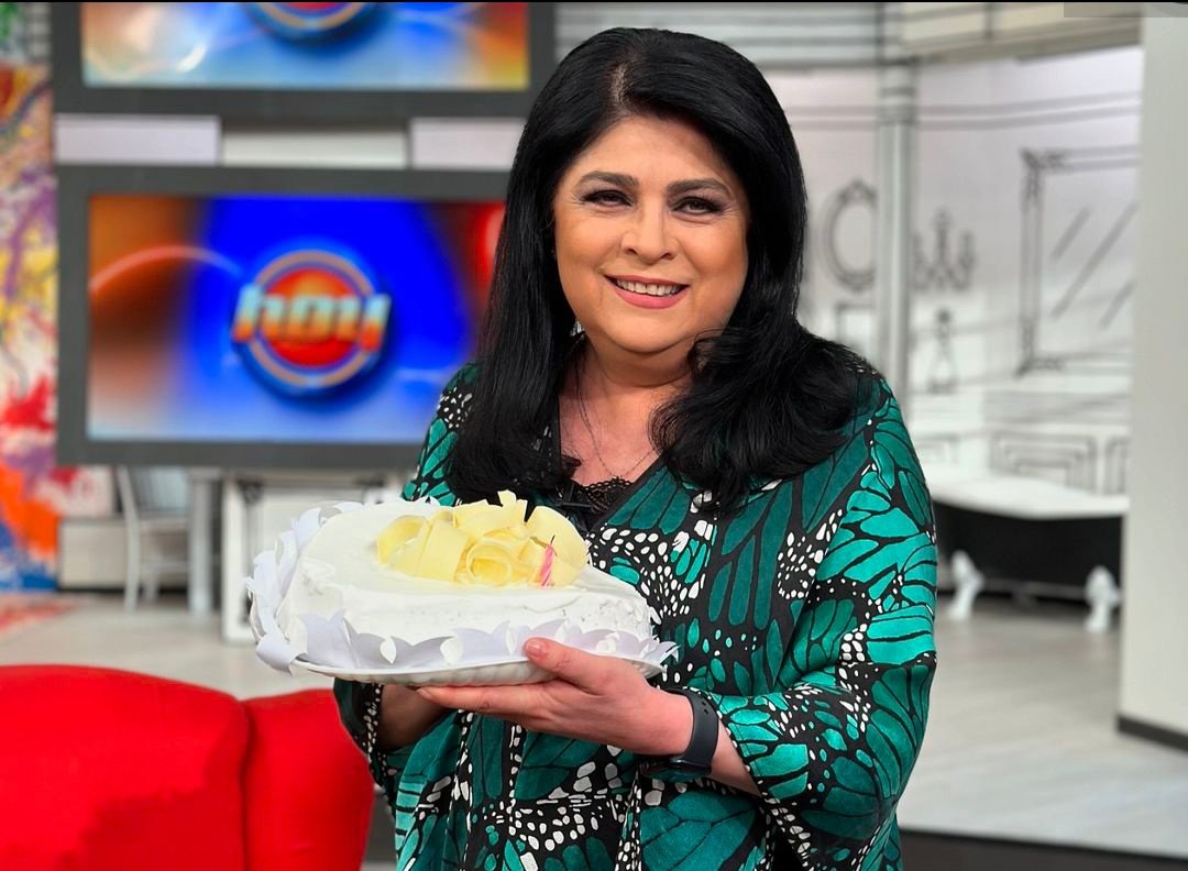 HB2U mi Queen <a href="/victoriaruffo31/">victoria ruffo</a> !
Sin dudas ...lo mejor que la vida me dió!! Gracias por existir!! ♥️🙌
Te amo siempre!!! 
👑🥳🥳🎂💖🫂🍇🍷

HB2U VICTORIA RUFFO