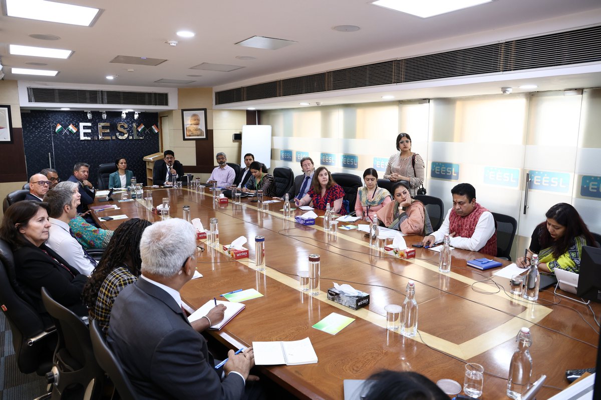 ConvergenceCESL's tweet photo. Briefing the visiting @usaid_india delegation, our @ceo_cesl shared CESL's approach and impact of how the nation has made strides in e-mobility, emphasizing on our #cleanenergy initiatives such as the #GrandChallenge, #NEBP, PM-e Bus Sewa &amp; PSM. https://t.co/Pdm51whk5F