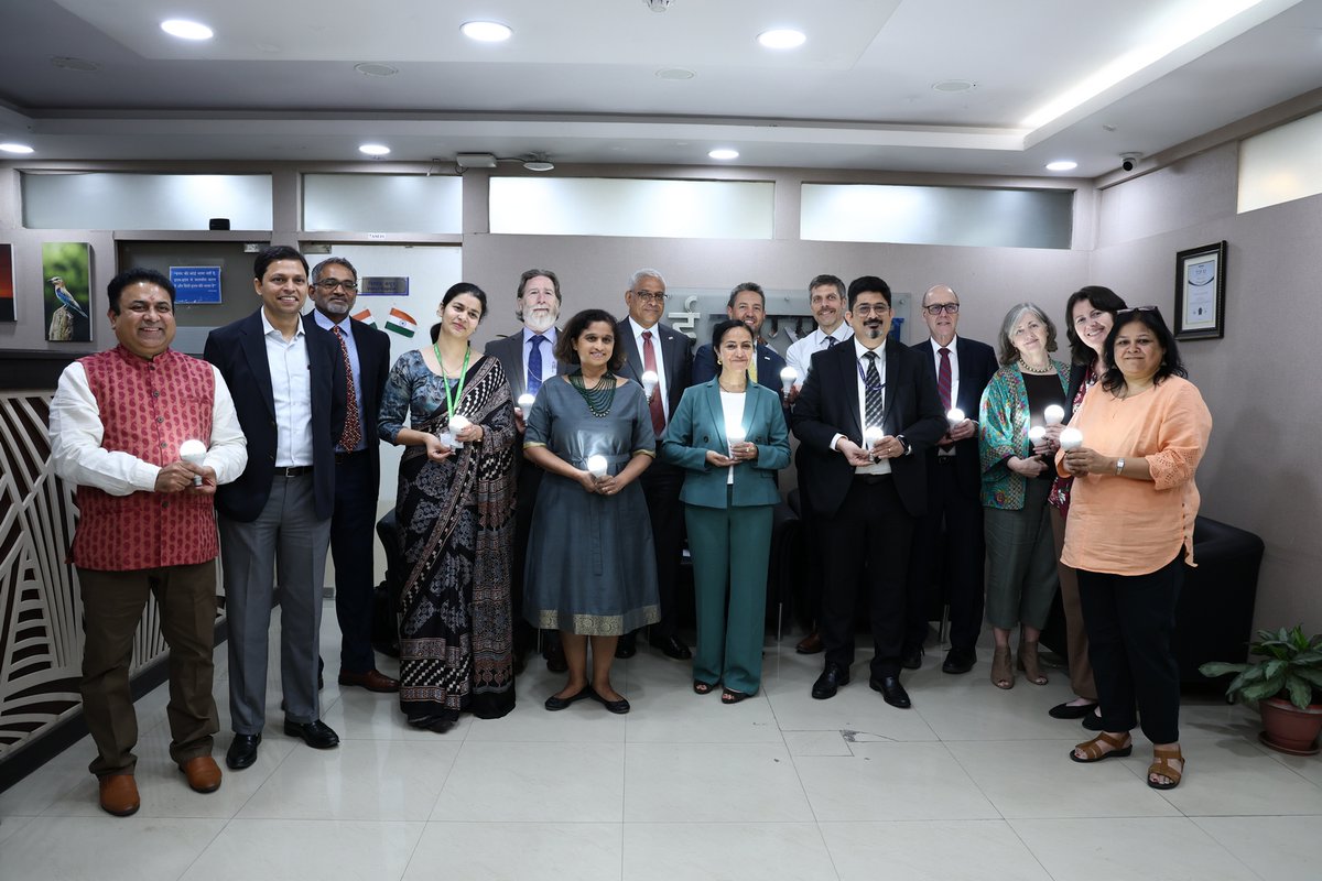 ConvergenceCESL's tweet photo. Briefing the visiting @usaid_india delegation, our @ceo_cesl shared CESL's approach and impact of how the nation has made strides in e-mobility, emphasizing on our #cleanenergy initiatives such as the #GrandChallenge, #NEBP, PM-e Bus Sewa &amp; PSM. https://t.co/Pdm51whk5F