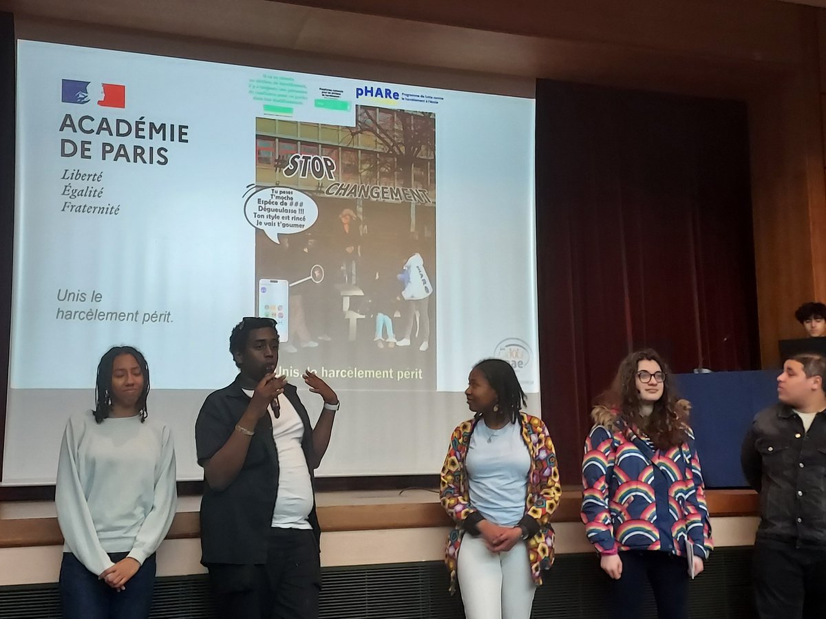 LuciePitiot's tweet image. 3e et 4e prix pour la cité #Villon #Paris14: #NonAuHarcelement
Merci à Monsieur le Recteur et @cveltcheff  pour leurs mots très justes. Le #harcèlement est une torture et chaque élève une partie de la solution.
Bravo à nos collégiens et lycéens ambassadeurs.
#ProviseureTropFiere