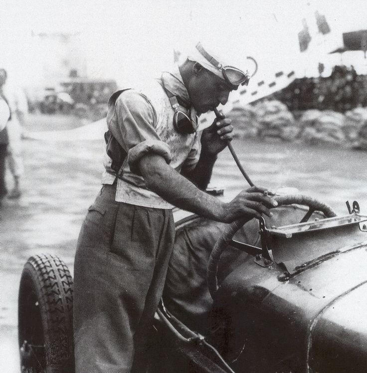 Coppa Ciano/Montenero Livorno 1930. The GOAT a.k.a Tazio Nuvolari standing beside his Alfa Romeo/P2(Scuderia Ferrari) drinking and having a smoke😎. Race Winner: Luigi Fagioli 2nd Giuseppe Campari 3rd: Aymo Maggi #F1 #RetroGP #RetroF1 #Italy