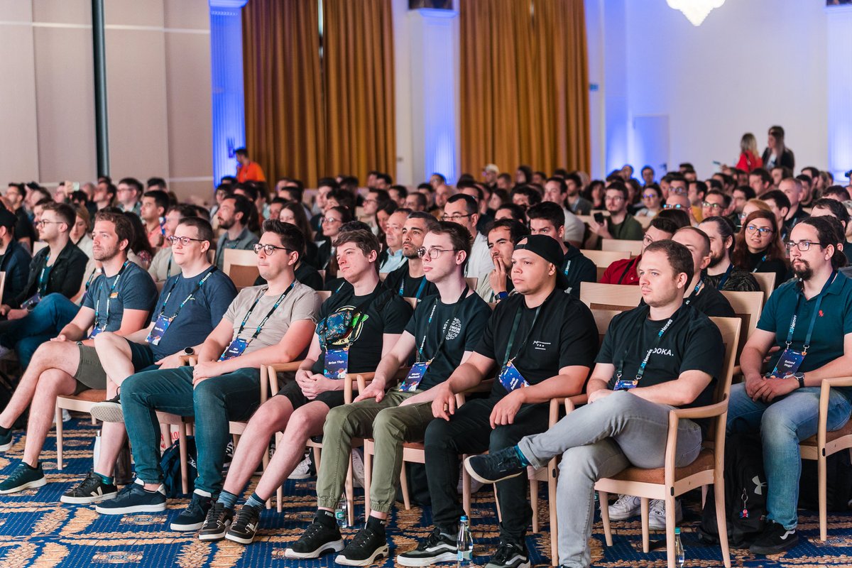 continuumbe's tweet image. Our team had an incredible experience at the JSHeroes conference.
For two days, we immersed ourselves in high-quality content, listened to
inspiring speakers, and delved into the latest JavaScript trends. 📈📚  #JSHeroes #JavaScript #WebDevelopment #Networking #Learning