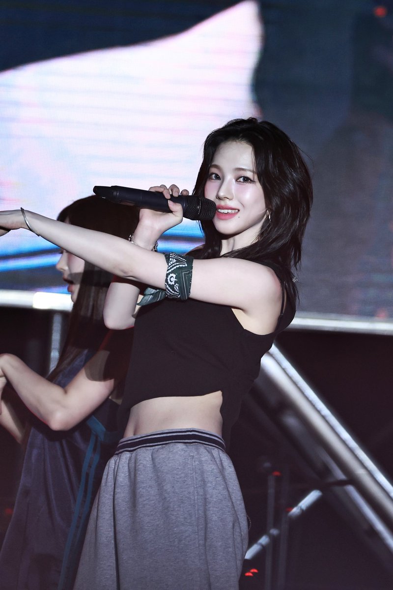 240530 카리나 성균관대 😼

#에스파 #aespa #유지민 #KARINA #エスパ #カリナ #성대 #PHOTO