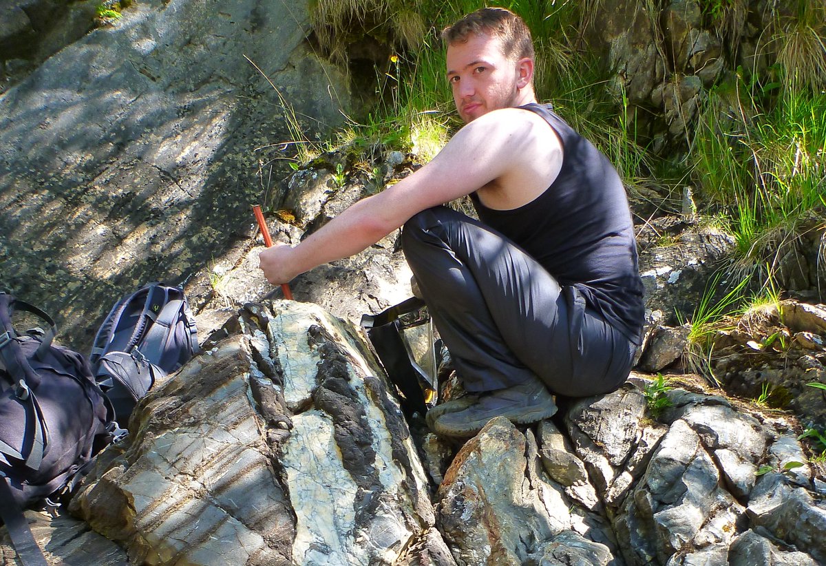 Congrats to @ShaneWebb97  for passing his PhD viva today! Excellent work on the metallogeny of Loch Tay, Scotland 🥳