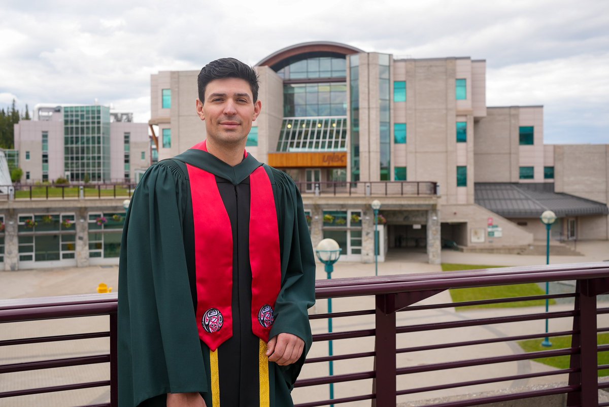 Dr. Carey Price!

Congratulations on receiving an honorary doctorate from @UNBC – Class of 2024!!

Price est désormais titulaire d’un doctorat honorifique de l’Université du Nord del la Colombie-Britannique – cohort 2024!!