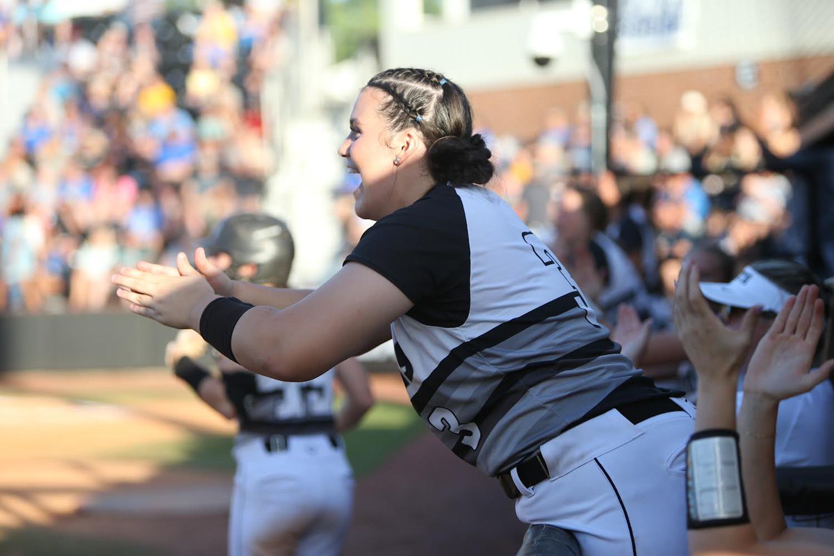 MrHazard101's tweet image. Congratulations @LaylaOgden1 on being named 4th Region Tournament Most Valuable Player @SWSoftball @wcpssports @NickLoweSWHS @mattdeatonswhs 
#pitchhitandrun