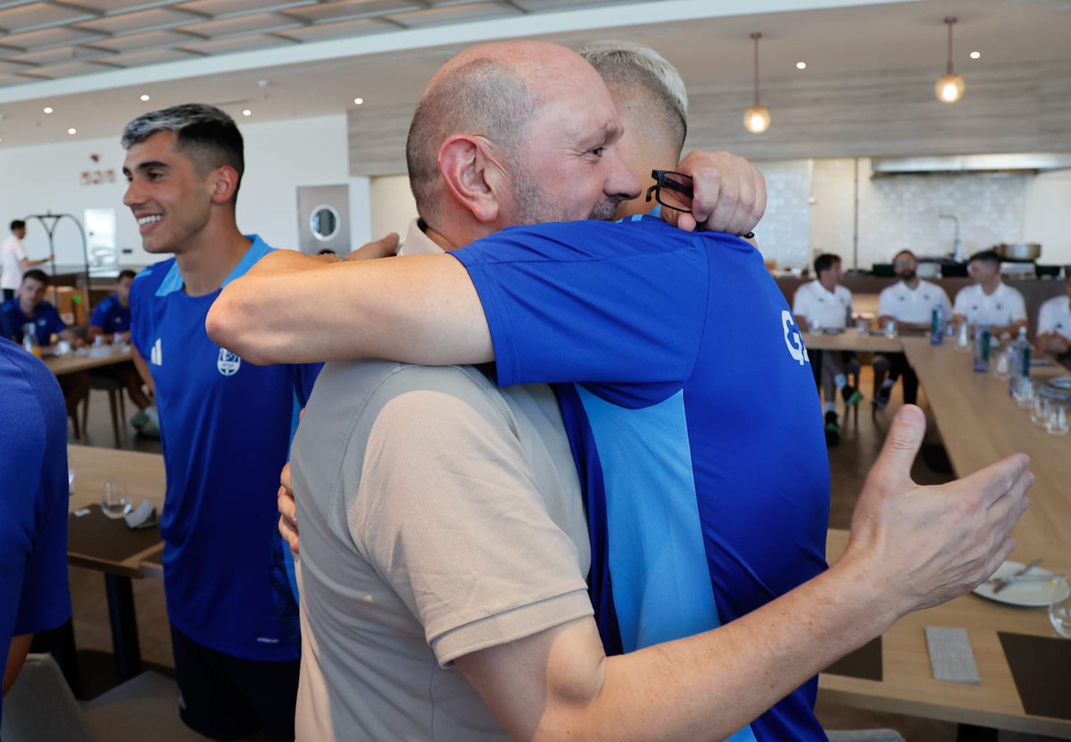 RFGF (@futgal) on Twitter photo 🙌 O noso presidente, coa Selección Galega
💫 O presidente da RFGF, <a href="/RafaLouzan/">Rafael Louzán Abal</a>, e o secretario xeral para o Deporte da Xunta de Galicia, José Ramón Lete, visitaron este mediodía o hotel de concentración dos nosos en Vigo
#EstamosDeVolta | #SentindoGalicia 🙌 O noso presidente, coa Selección Galega
💫 O presidente da RFGF, <a href="/RafaLouzan/">Rafael Louzán Abal</a>, e o secretario xeral para o Deporte da Xunta de Galicia, José Ramón Lete, visitaron este mediodía o hotel de concentración dos nosos en Vigo
#EstamosDeVolta | #SentindoGalicia