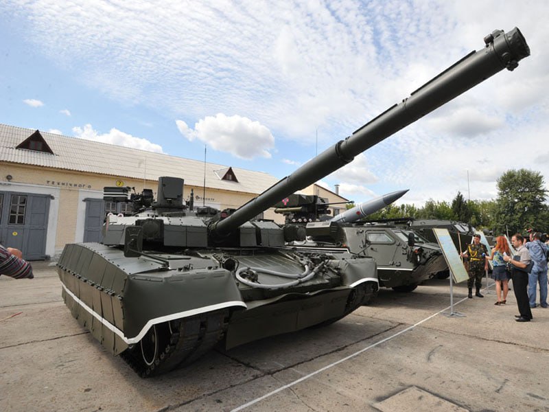 TheGreyPatriot_'s tweet photo. 🇺🇦🇷🇺 BM Oplot tank in parade paint scheme during exhibition as part of Independence Day celebrations. 19th August 2009.

#Russia #Ukraine #Ukrainian #History #Tank #Oplot #Army #Military #T84 #Exhibition #Armored #Vehicle https://t.co/WATmshU0vA