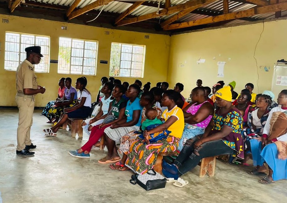 #YONECO and the Malawi Police Service conducted a 'Know Your Service Providers' session at Milepa Health Centre in Chiradzulu, targeting women and girls to encourage #GBV reporting. 

Let’s break the silence and spread awareness. #EndGBV | #HivAwareness | #5600