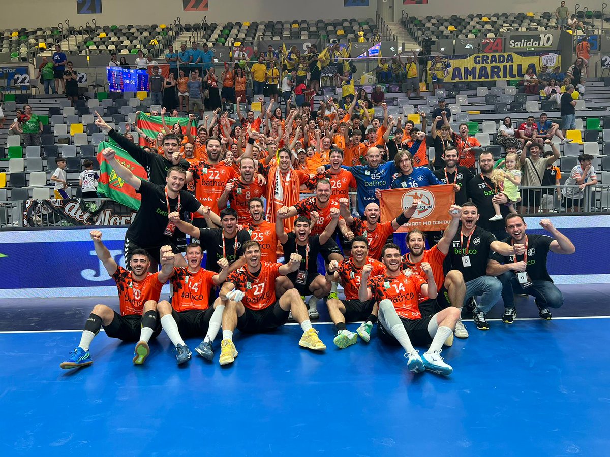 BMTorrelavega's tweet photo. El tuit, o como se llame ahora, es fácil

¡¡¡TO-RRE-LA-VE-GA!!!

🧡🧡🧡🇵🇹🇵🇹🇵🇹 https://t.co/fdCkzMrCxg