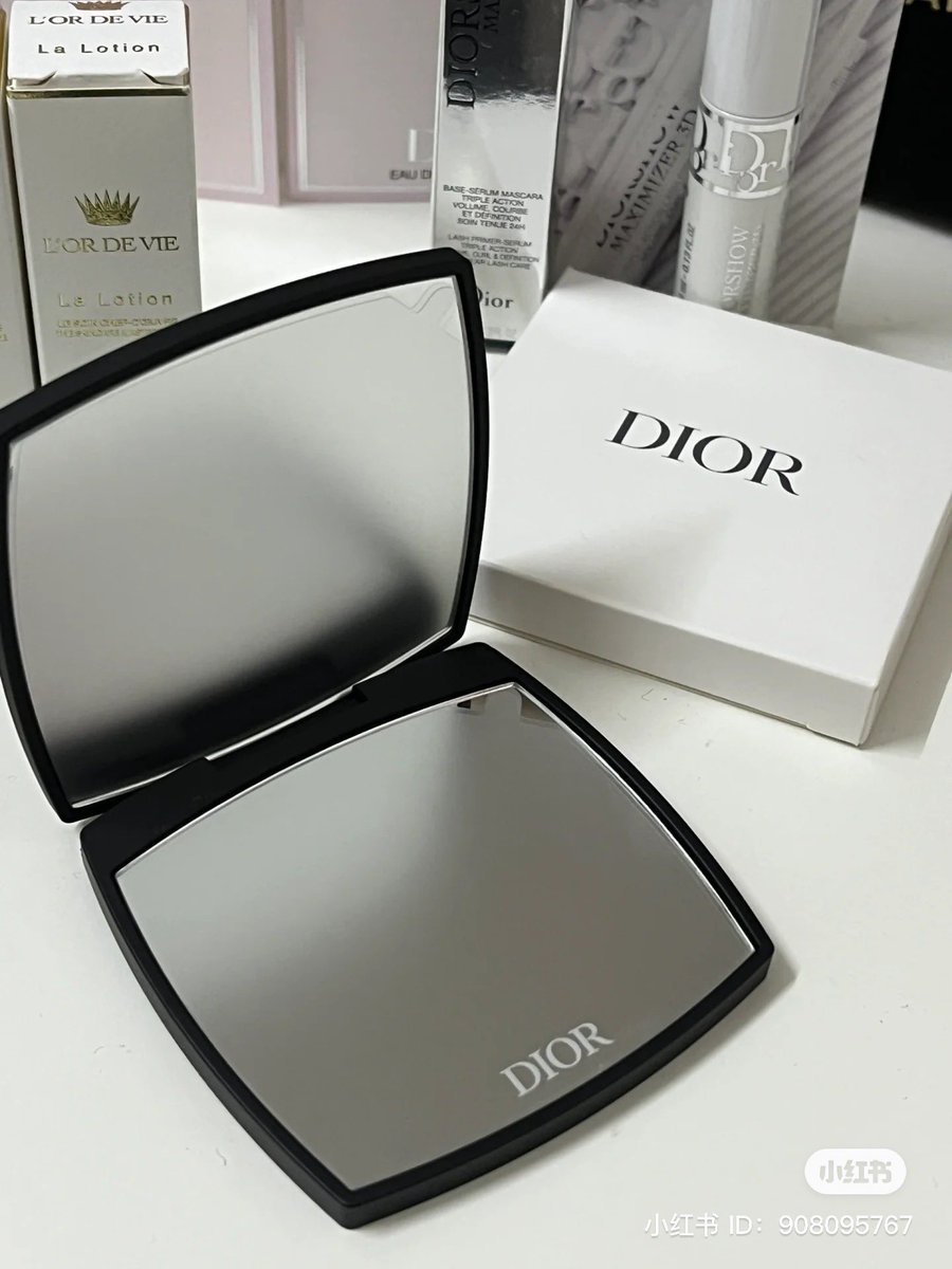 แจก กระจก Dior สวยหรูมากกกก 🤎

📌 กติกาสุ่มแจก repost อย่างเดียว

สำหรับใครที่อยากได้ สามารถเอฟได้ 350.- ค่ะ 🥰