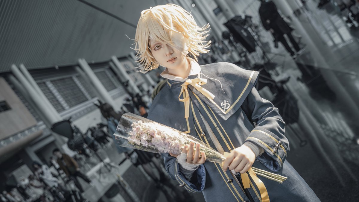 XBillie60015's tweet photo. #VOCALOID #vocaloid_oliver #Cosplay 
I am star, shining cold lights with his sword's edge cutting sharp
我是星，利剑开刃寒光锋芒的银星。
Oliver: me
Make-up Assistant: 清伊
📸/Post-production: LIN
(First time being Ollie, thanks for everyone who helped me!) https://t.co/DEqKC51HLu