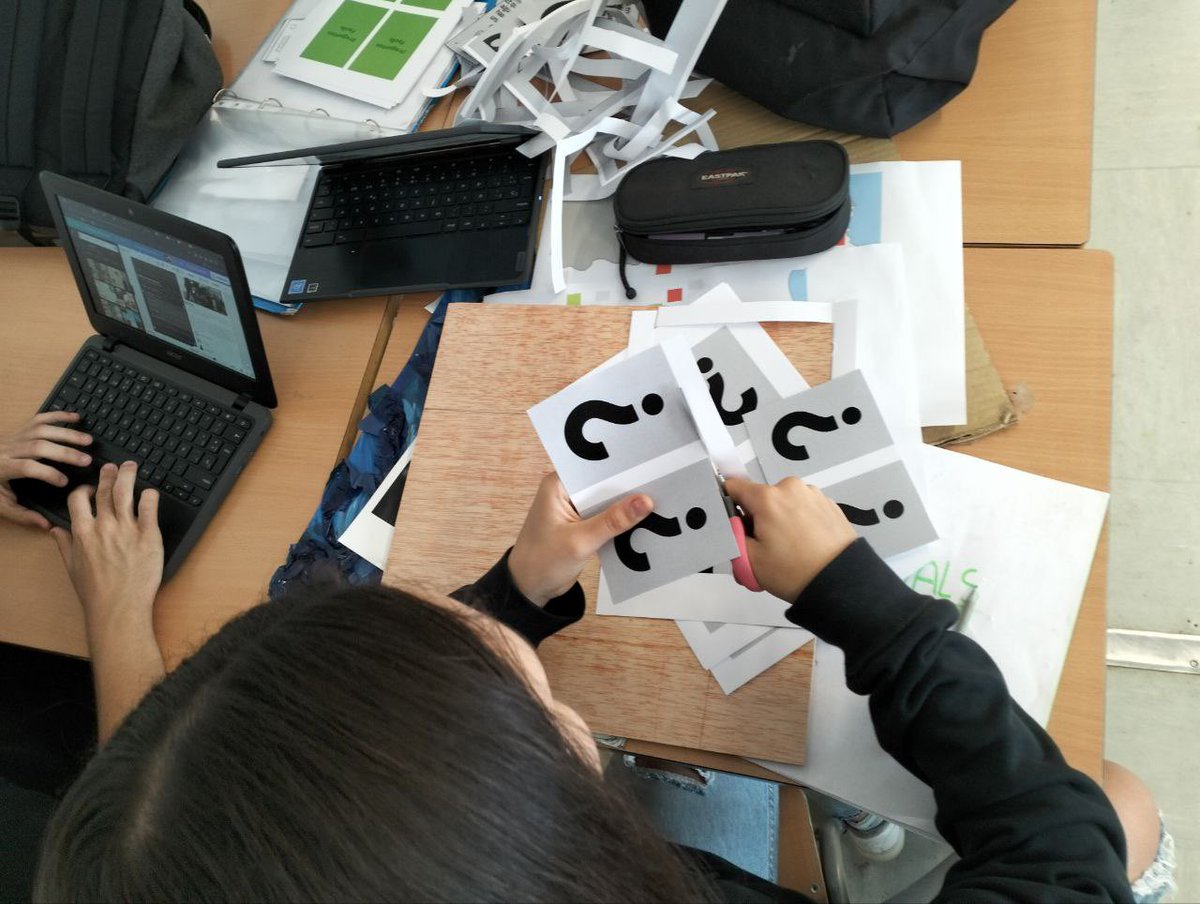 Els alumnes de 4t d'ESO ja estan fent els últims retocs al joc històric que han creat durant el projecte Joc&amp;Roll, un projecte GEP que els permet aplicar els continguts apresos durant el curs. Let's play!