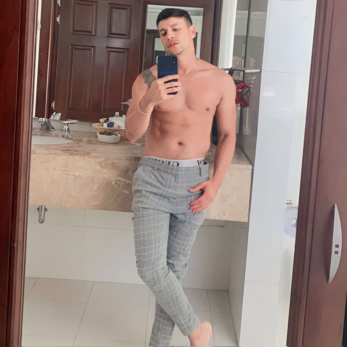 hholaaaaaa's tweet photo. #NuevaFotoDePerfil https://t.co/9sGQuAx7w8