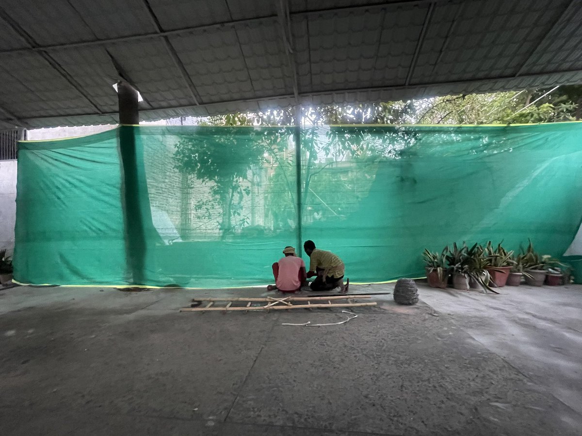 Less than 12 hrs of this fiasco reported on twitter , now  has this temporary sheet with barbed wires  fixed all thanks to Official behind the scenes whom I don’t know but they must have placed the right calls and thanks to <a href="/noida_authority/">NOIDA Authority</a> for touching base and getting it done.